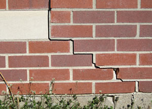 a foundation wall crack on a Pearl home.